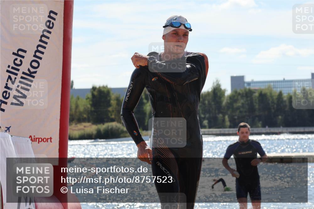07.09.2025 - 19. Norderstedt Triathlon Luisa Fischer http://msf.ph/oto/8757523 07.09.2025 13:33:17 Schwimmen 863, 908, 990, 1020, 1438 meine-sportfotos.de