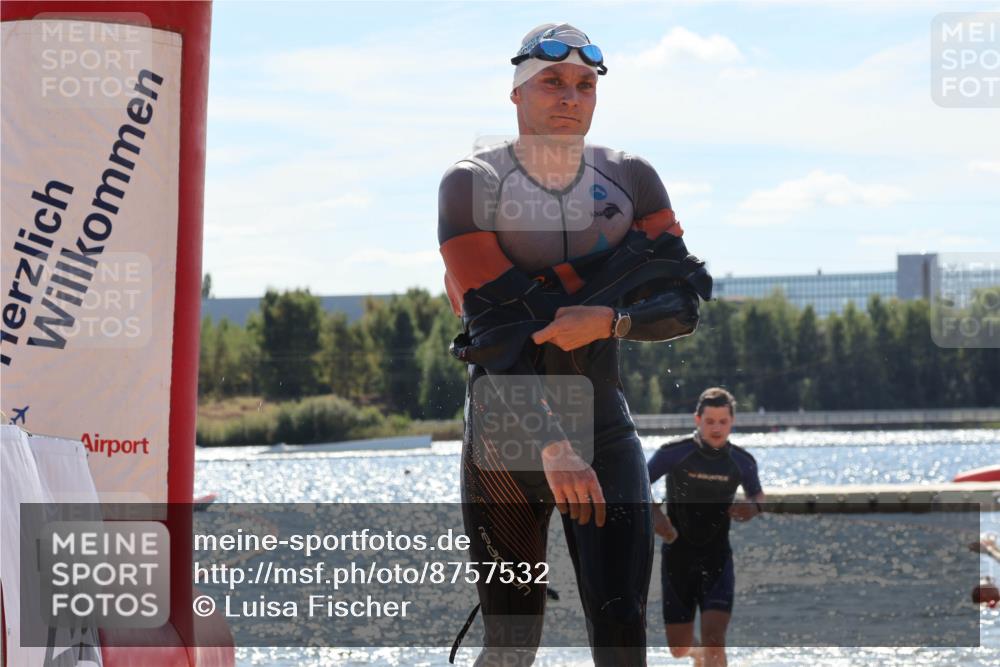 07.09.2025 - 19. Norderstedt Triathlon Luisa Fischer http://msf.ph/oto/8757532 07.09.2025 13:33:17 Schwimmen 863, 908, 990, 1020, 1438 meine-sportfotos.de