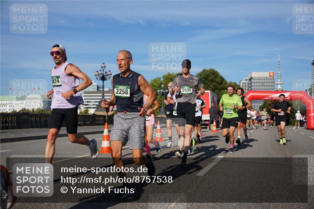07.09.2025 - BARMER Alsterlauf Yannick Fuchs http://msf.ph/oto/8757538 07.09.2025 09:38:51 Laufen 1874, 2258, 2935, 4224, 078 meine-sportfotos.de