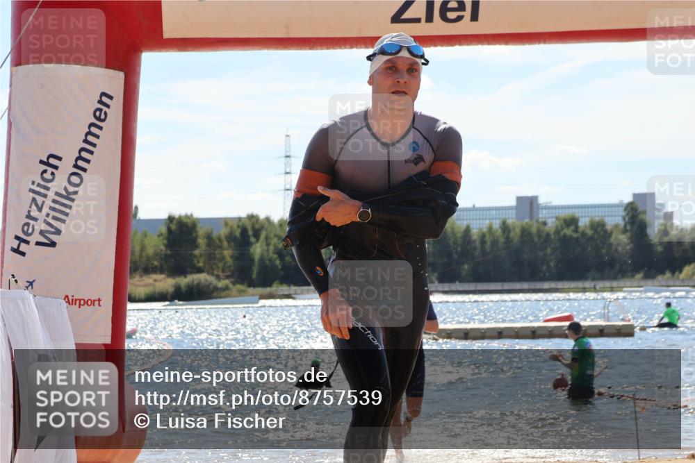 07.09.2025 - 19. Norderstedt Triathlon Luisa Fischer http://msf.ph/oto/8757539 07.09.2025 13:33:18 Schwimmen 863, 908, 990, 1020, 1438 meine-sportfotos.de
