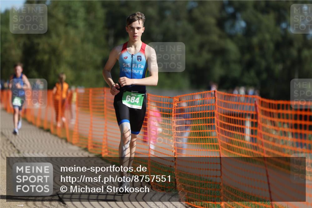 07.09.2025 - 19. Norderstedt Triathlon Michael Strokosch http://msf.ph/oto/8757551 07.09.2025 10:43:23 Laufen 676, 684 meine-sportfotos.de