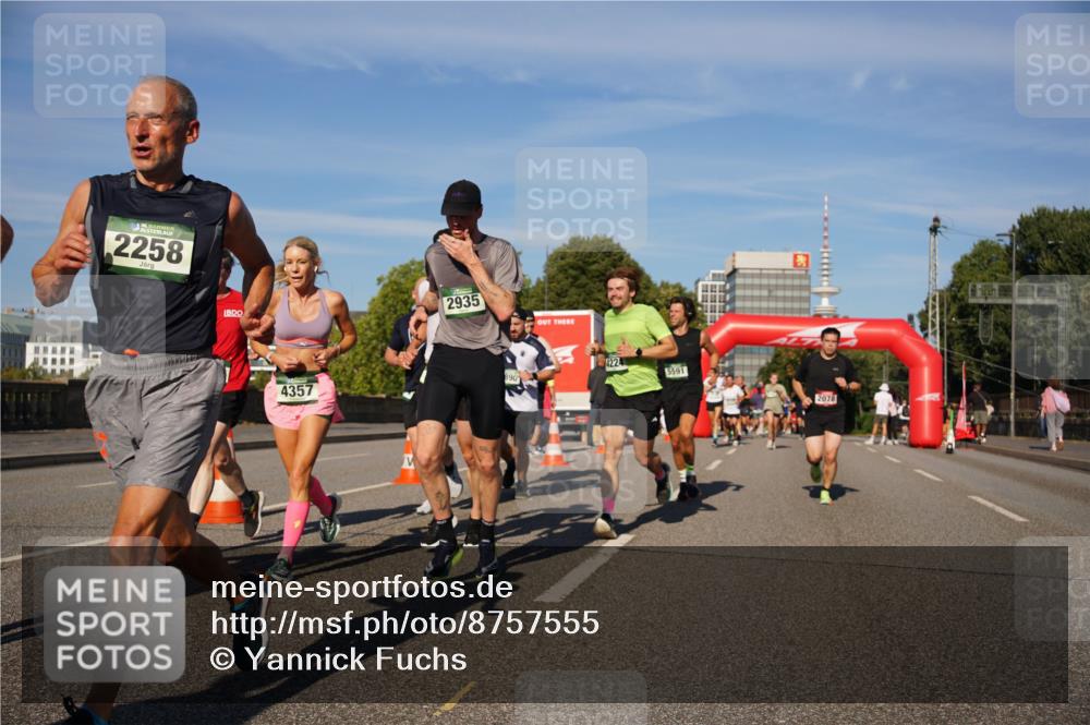 07.09.2025 - BARMER Alsterlauf Yannick Fuchs http://msf.ph/oto/8757555 07.09.2025 09:38:51 Laufen 96, 2258, 4357, 2935, 422, 5591, 2078 meine-sportfotos.de