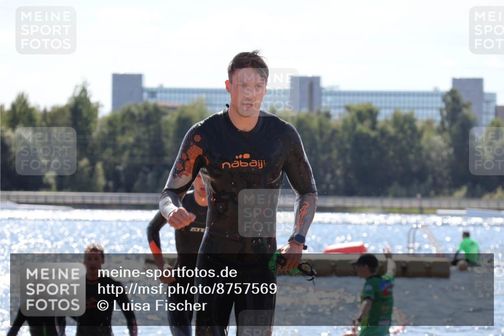 07.09.2025 - 19. Norderstedt Triathlon Luisa Fischer http://msf.ph/oto/8757569 07.09.2025 13:33:31 Schwimmen 863, 879, 1014 meine-sportfotos.de