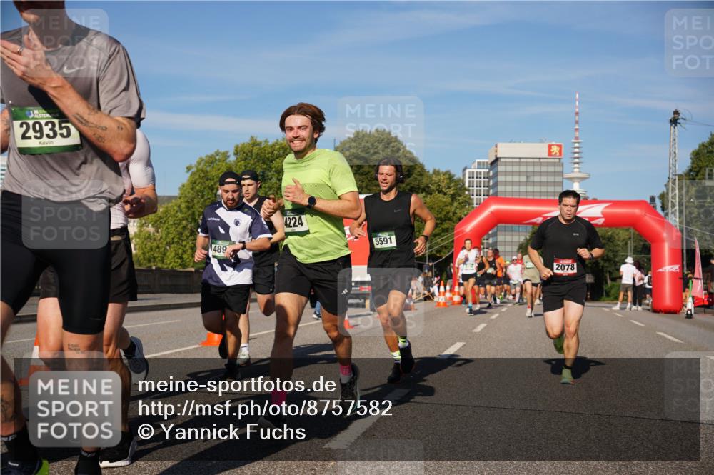 07.09.2025 - BARMER Alsterlauf Yannick Fuchs http://msf.ph/oto/8757582 07.09.2025 09:38:52 Laufen 2935, 489, 4224, 5591, 2078 meine-sportfotos.de