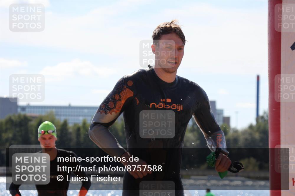 07.09.2025 - 19. Norderstedt Triathlon Luisa Fischer http://msf.ph/oto/8757588 07.09.2025 13:33:32 Schwimmen 863, 879, 1014 meine-sportfotos.de