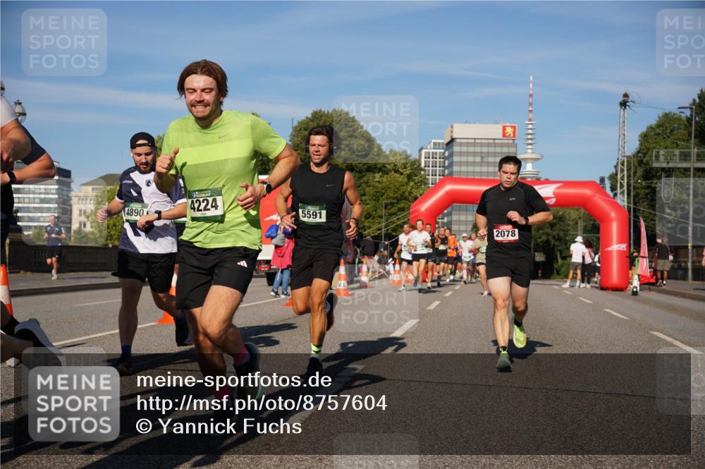 07.09.2025 - BARMER Alsterlauf Yannick Fuchs http://msf.ph/oto/8757604 07.09.2025 09:38:52 Laufen 4890, 4224, 5591, 2078 meine-sportfotos.de