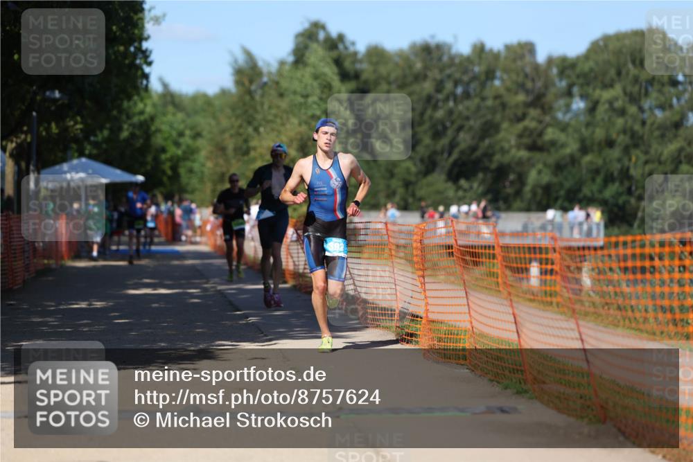 07.09.2025 - 19. Norderstedt Triathlon Michael Strokosch http://msf.ph/oto/8757624 07.09.2025 14:55:40 Laufen 392, 876 meine-sportfotos.de