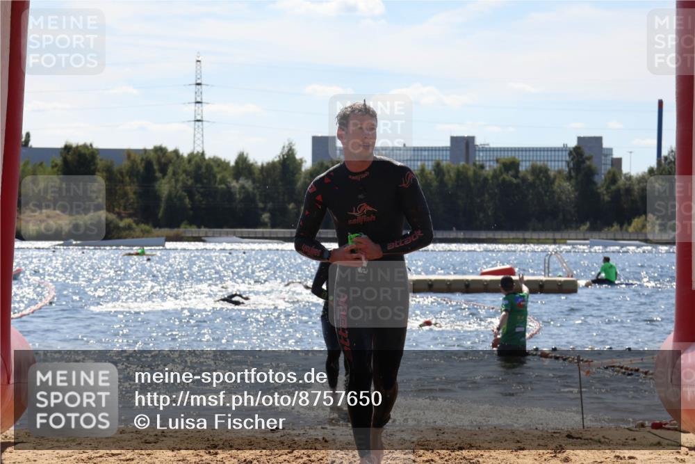 07.09.2025 - 19. Norderstedt Triathlon Luisa Fischer http://msf.ph/oto/8757650 07.09.2025 13:33:39 Schwimmen 879, 964, 1014, 1406 meine-sportfotos.de