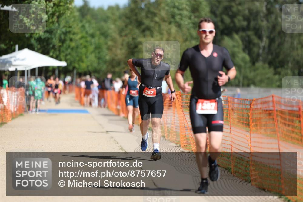 07.09.2025 - 19. Norderstedt Triathlon Michael Strokosch http://msf.ph/oto/8757657 07.09.2025 12:04:42 Laufen 138, 252, 1357 meine-sportfotos.de