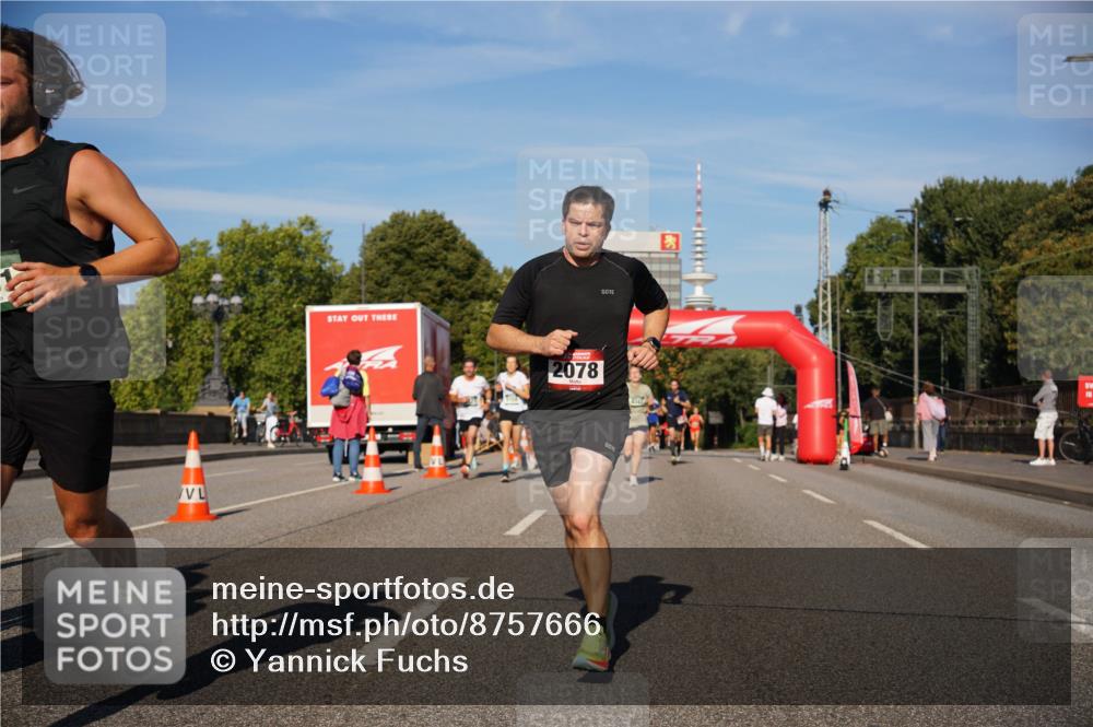 07.09.2025 - BARMER Alsterlauf Yannick Fuchs http://msf.ph/oto/8757666 07.09.2025 09:38:53 Laufen 2078 meine-sportfotos.de