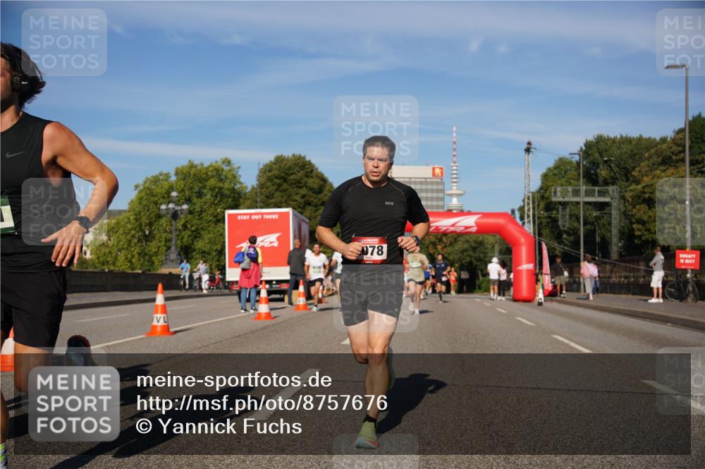 07.09.2025 - BARMER Alsterlauf Yannick Fuchs http://msf.ph/oto/8757676 07.09.2025 09:38:53 Laufen 078 meine-sportfotos.de
