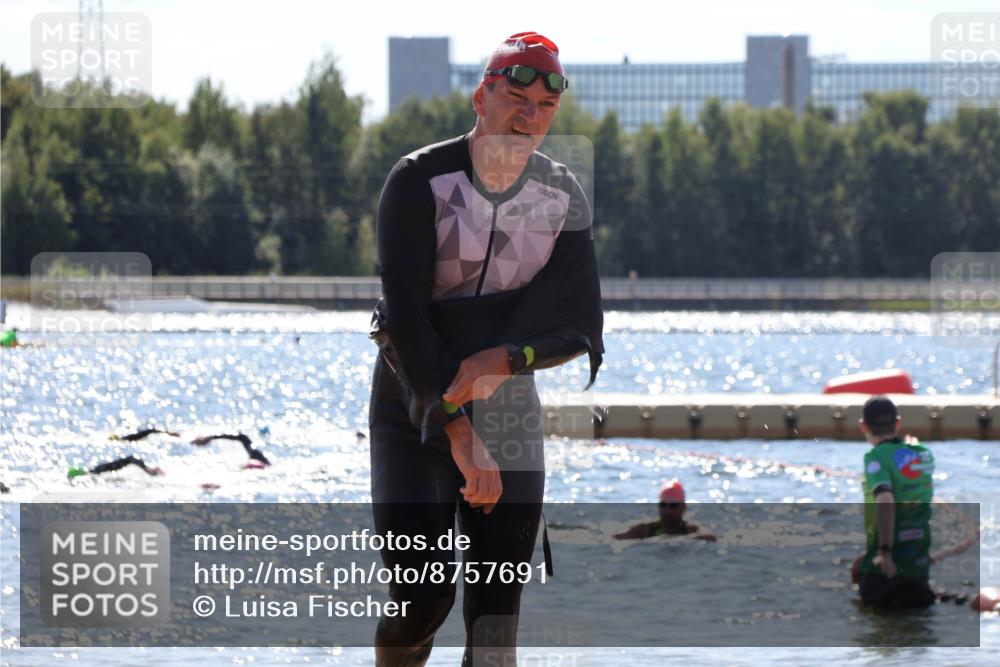 07.09.2025 - 19. Norderstedt Triathlon Luisa Fischer http://msf.ph/oto/8757691 07.09.2025 13:33:43 Schwimmen 879, 964, 1014, 1406 meine-sportfotos.de