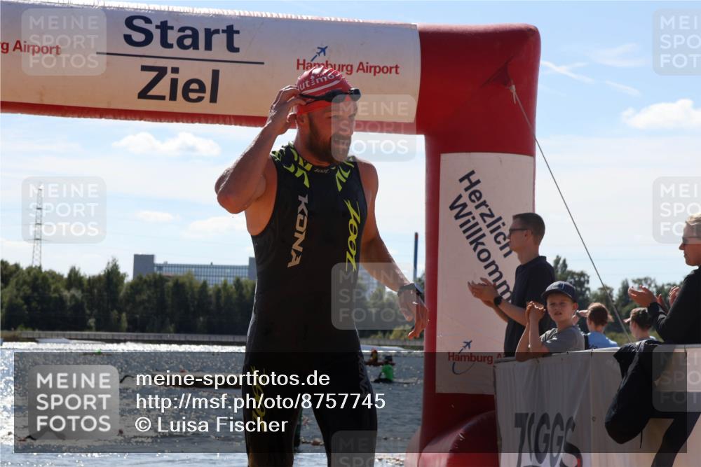 07.09.2025 - 19. Norderstedt Triathlon Luisa Fischer http://msf.ph/oto/8757745 07.09.2025 13:34:01 Schwimmen 961 meine-sportfotos.de