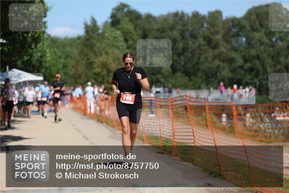 07.09.2025 - 19. Norderstedt Triathlon Michael Strokosch http://msf.ph/oto/8757750 07.09.2025 13:13:32 Laufen 745 meine-sportfotos.de