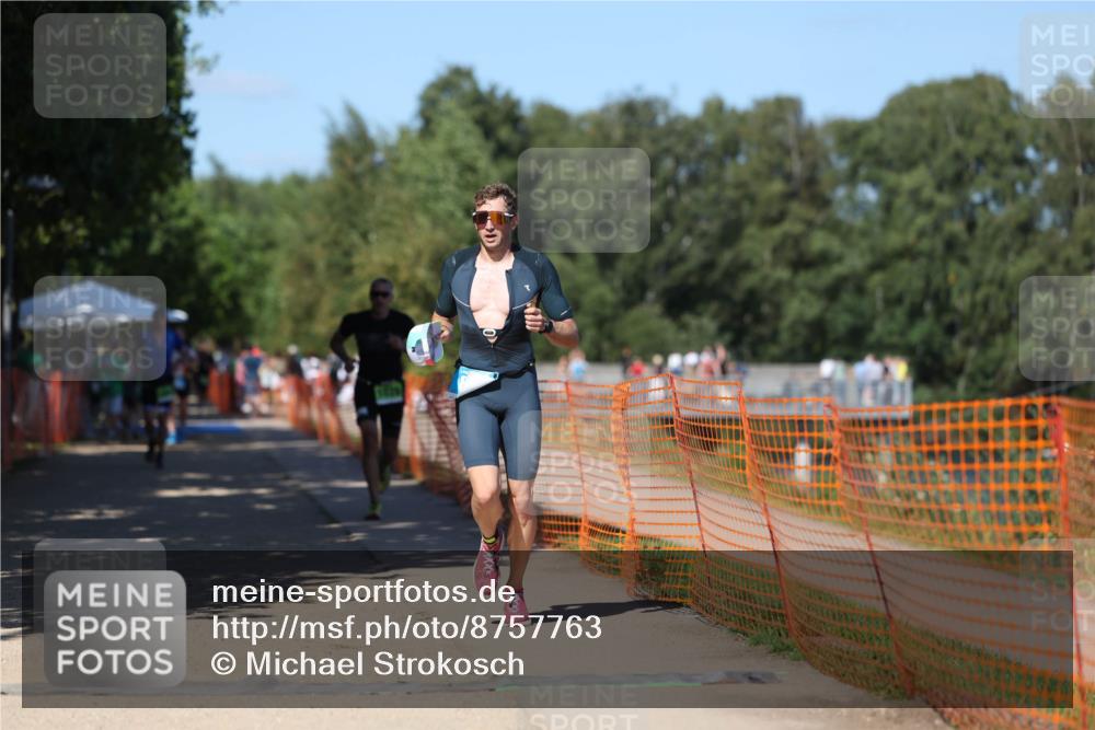 07.09.2025 - 19. Norderstedt Triathlon Michael Strokosch http://msf.ph/oto/8757763 07.09.2025 14:55:43 Laufen 392, 876, 1026 meine-sportfotos.de