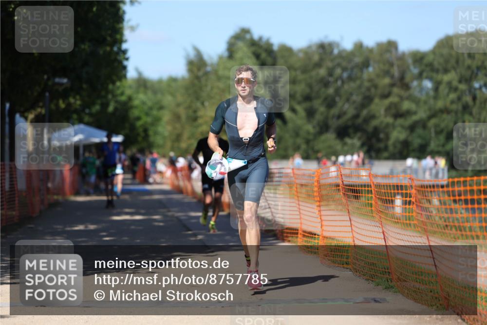 07.09.2025 - 19. Norderstedt Triathlon Michael Strokosch http://msf.ph/oto/8757785 07.09.2025 14:55:44 Laufen 392, 876, 1026 meine-sportfotos.de
