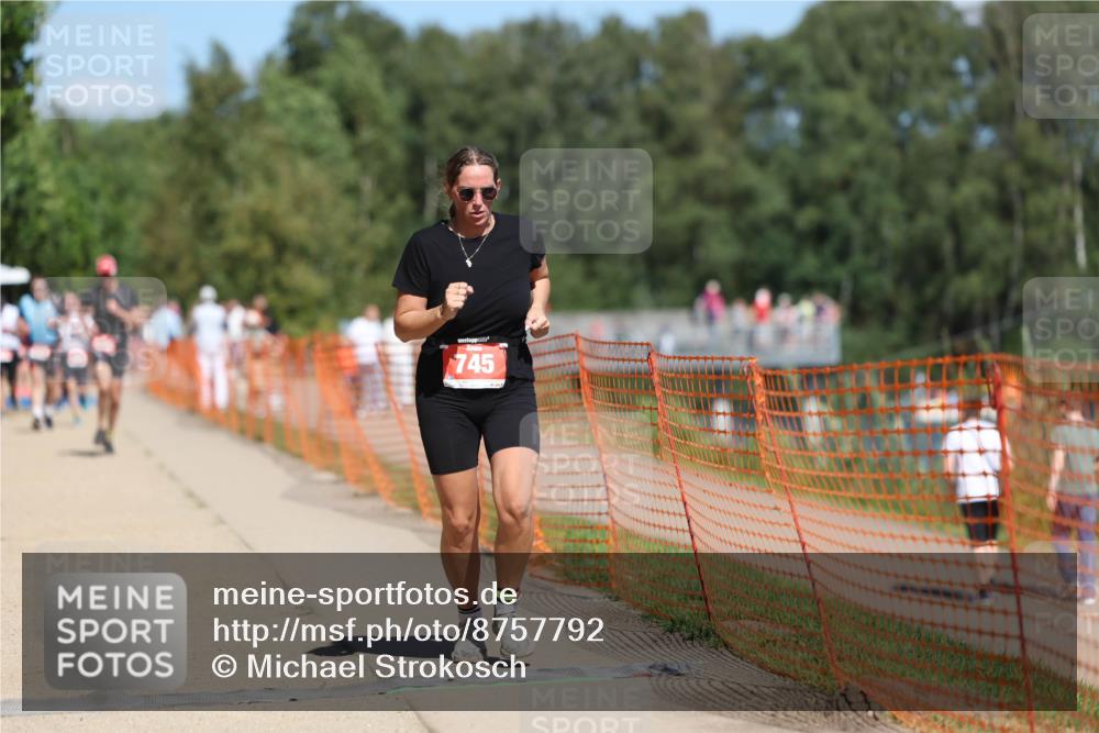 07.09.2025 - 19. Norderstedt Triathlon Michael Strokosch http://msf.ph/oto/8757792 07.09.2025 13:13:33 Laufen 745, 1326 meine-sportfotos.de
