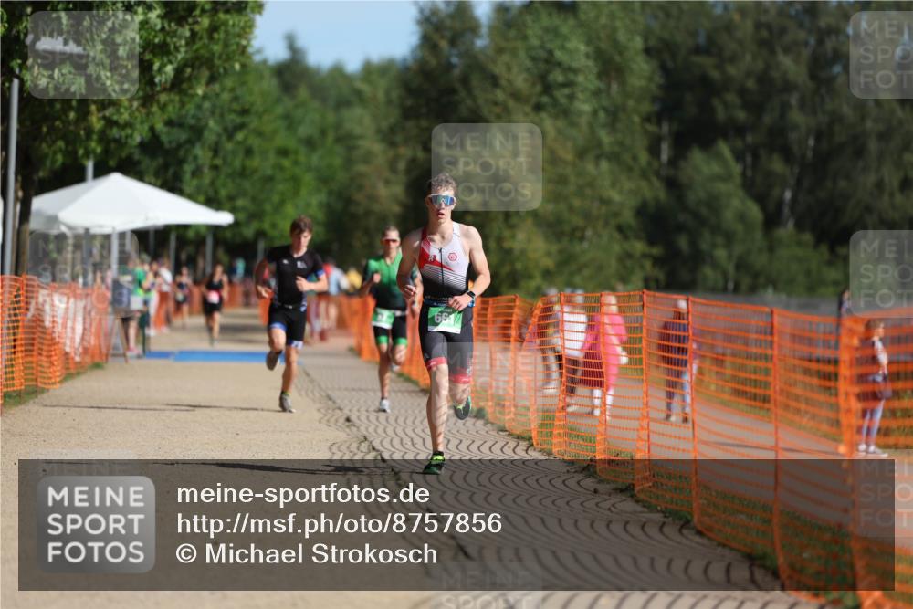 07.09.2025 - 19. Norderstedt Triathlon Michael Strokosch http://msf.ph/oto/8757856 07.09.2025 10:43:34 Laufen 87, 93, 661, 676 meine-sportfotos.de