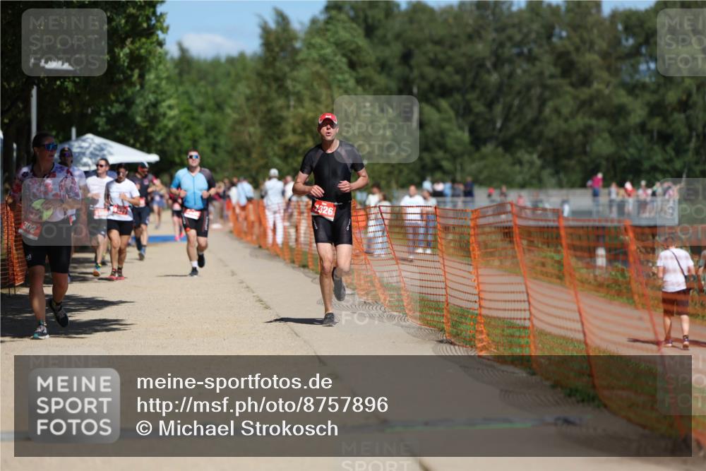 07.09.2025 - 19. Norderstedt Triathlon Michael Strokosch http://msf.ph/oto/8757896 07.09.2025 13:13:38 Laufen 302, 745, 780, 1326 meine-sportfotos.de