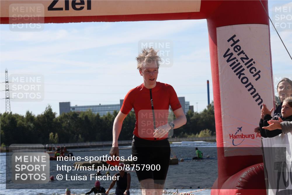 07.09.2025 - 19. Norderstedt Triathlon Luisa Fischer http://msf.ph/oto/8757900 07.09.2025 11:48:35 Schwimmen 808 meine-sportfotos.de