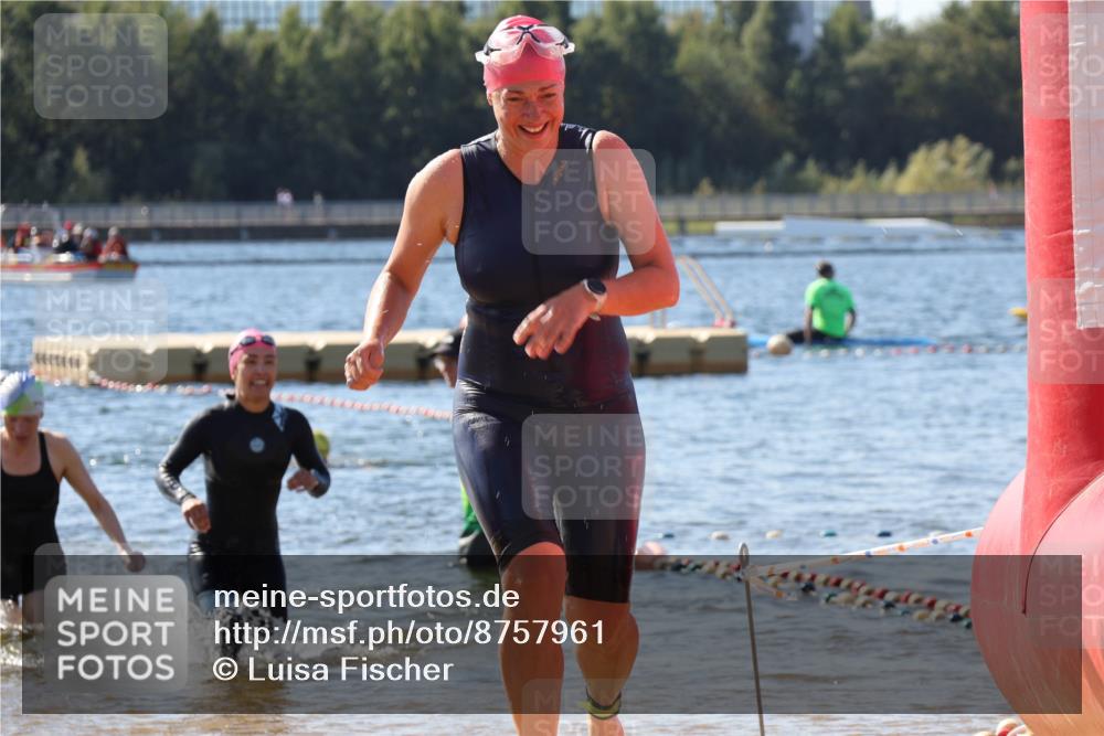 07.09.2025 - 19. Norderstedt Triathlon Luisa Fischer http://msf.ph/oto/8757961 07.09.2025 11:48:42 Schwimmen 767, 808, 1242 meine-sportfotos.de