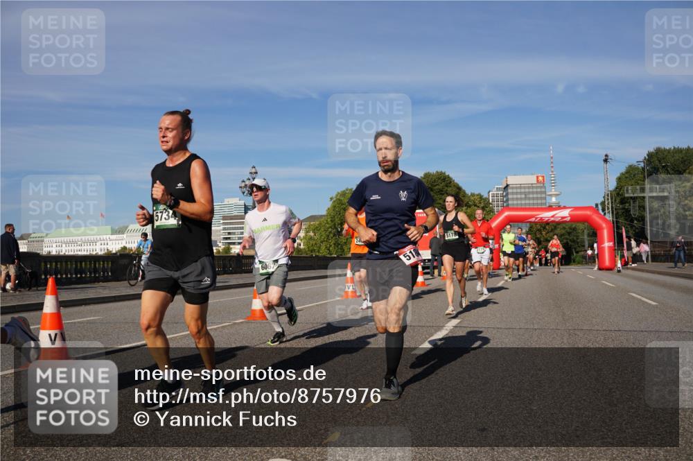 07.09.2025 - BARMER Alsterlauf Yannick Fuchs http://msf.ph/oto/8757976 07.09.2025 09:39:00 Laufen 1111, 5734, 6067, 24, 518, 5178 meine-sportfotos.de