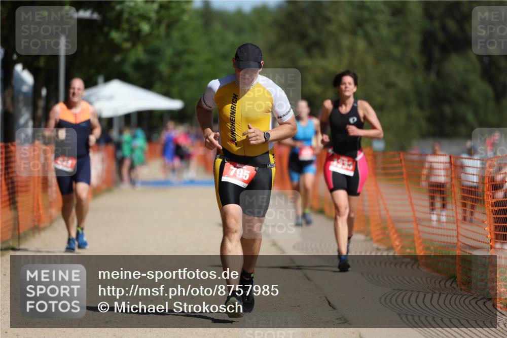 07.09.2025 - 19. Norderstedt Triathlon Michael Strokosch http://msf.ph/oto/8757985 07.09.2025 12:05:10 Laufen 795, 833, 834, 1333 meine-sportfotos.de