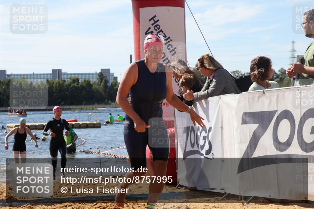 07.09.2025 - 19. Norderstedt Triathlon Luisa Fischer http://msf.ph/oto/8757995 07.09.2025 11:48:44 Schwimmen 208, 767, 808, 1242 meine-sportfotos.de