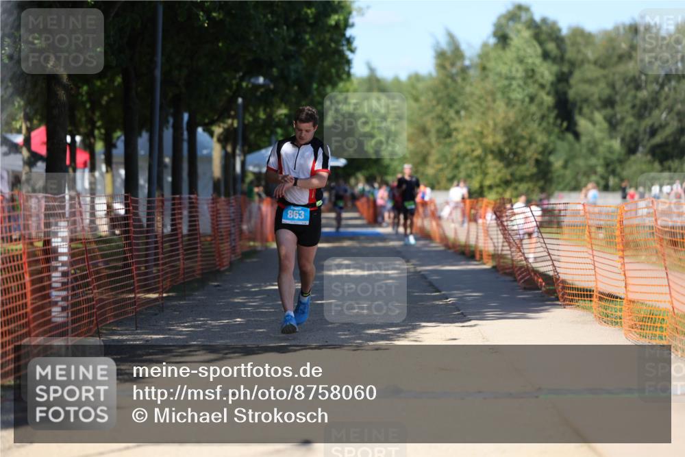 07.09.2025 - 19. Norderstedt Triathlon Michael Strokosch http://msf.ph/oto/8758060 07.09.2025 14:55:55 Laufen 863, 1009 meine-sportfotos.de