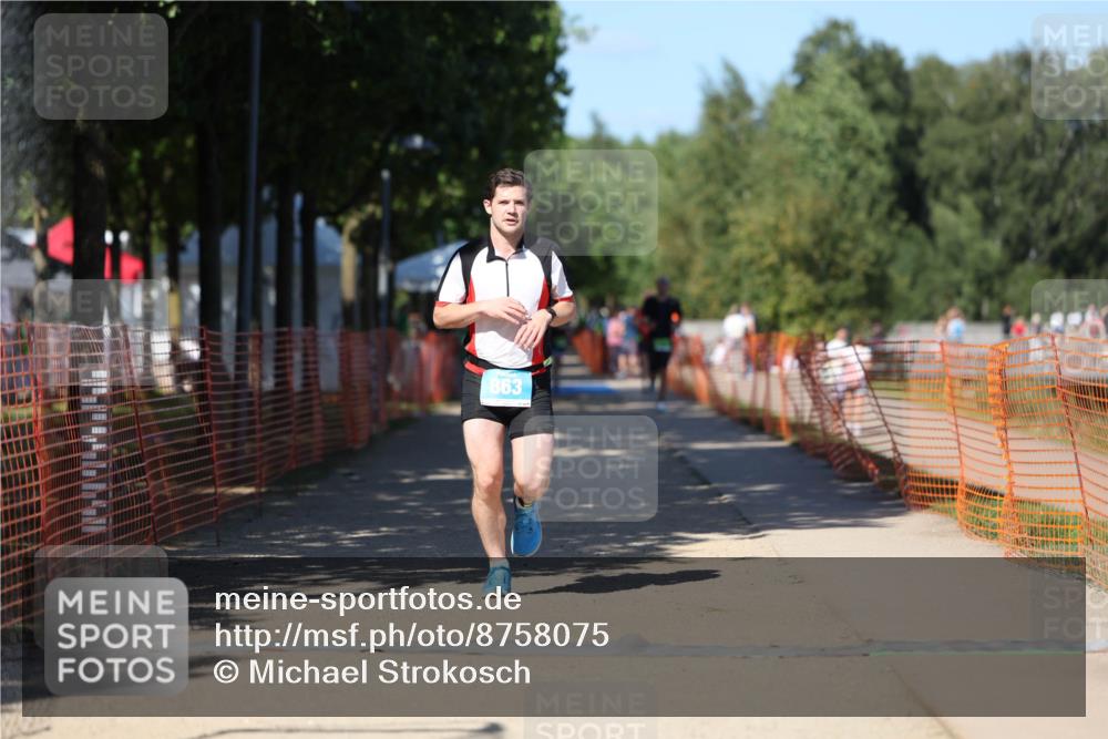 07.09.2025 - 19. Norderstedt Triathlon Michael Strokosch http://msf.ph/oto/8758075 07.09.2025 14:55:56 Laufen 863, 1009 meine-sportfotos.de