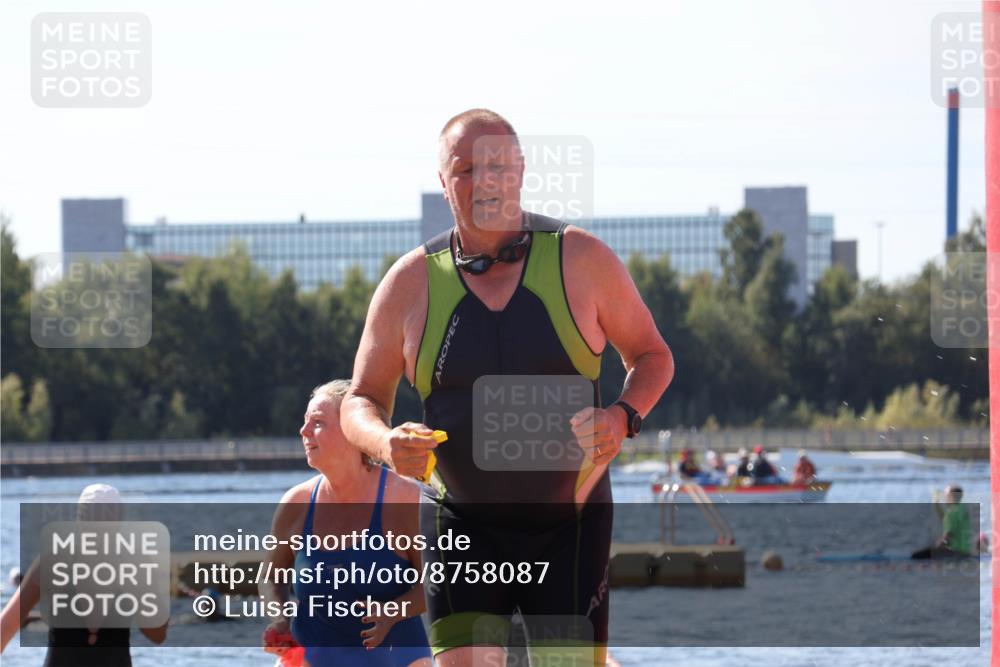 07.09.2025 - 19. Norderstedt Triathlon Luisa Fischer http://msf.ph/oto/8758087 07.09.2025 11:49:12 Schwimmen 217, 709, 725 meine-sportfotos.de