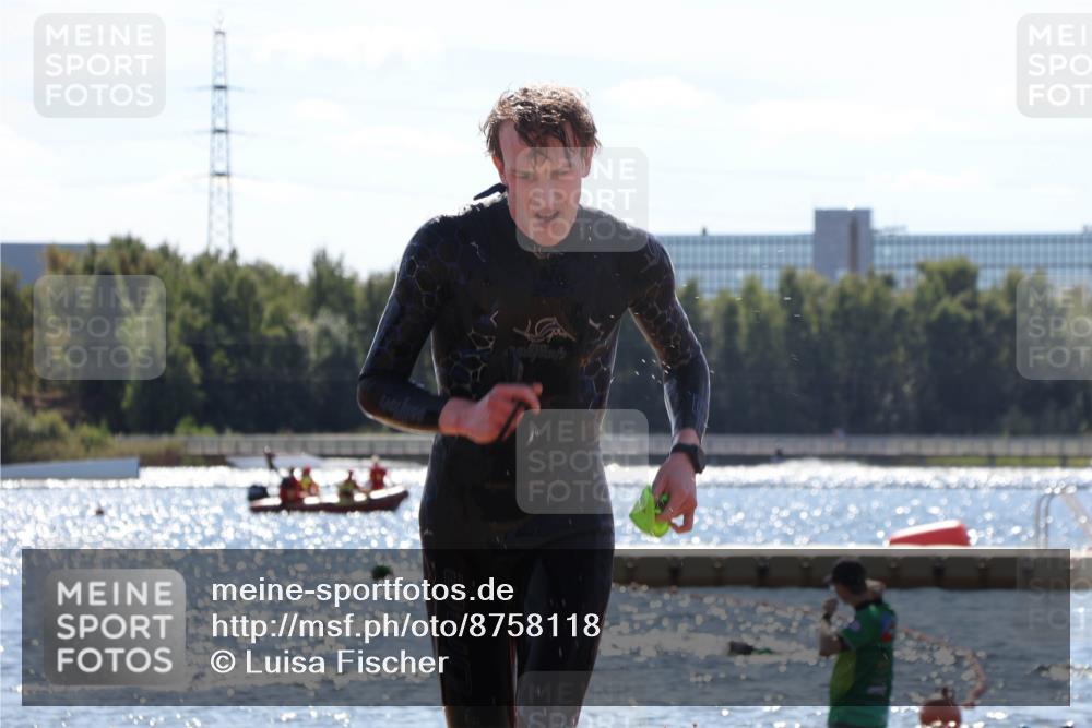 07.09.2025 - 19. Norderstedt Triathlon Luisa Fischer http://msf.ph/oto/8758118 07.09.2025 13:35:35 Schwimmen 1013, 1025 meine-sportfotos.de