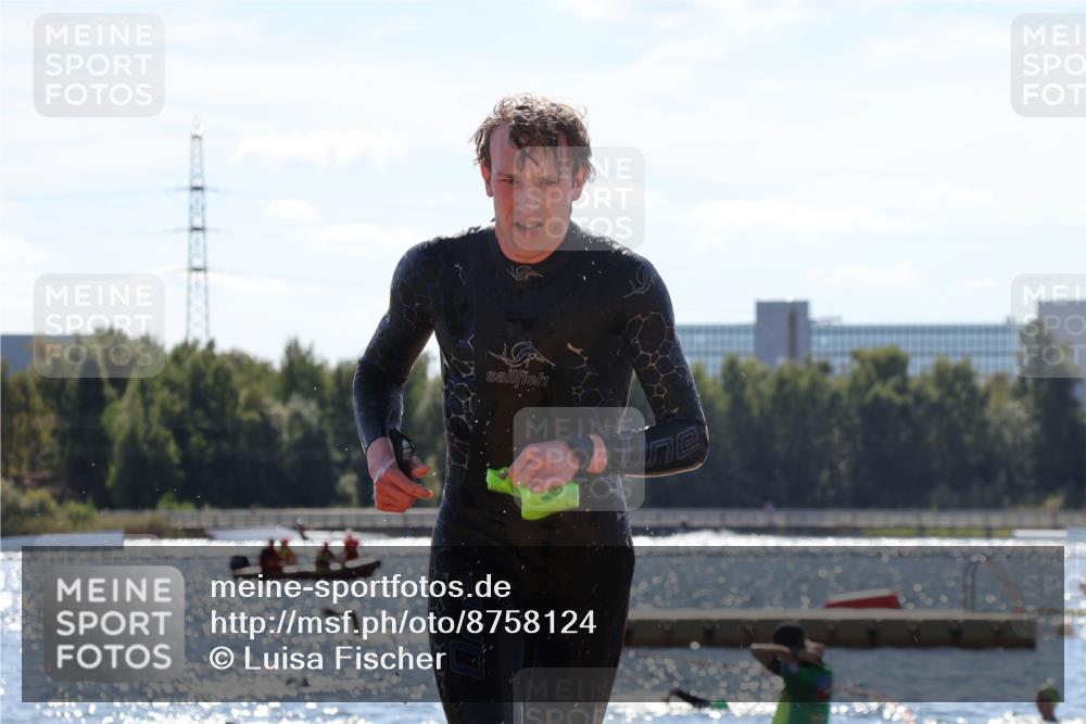 07.09.2025 - 19. Norderstedt Triathlon Luisa Fischer http://msf.ph/oto/8758124 07.09.2025 13:35:35 Schwimmen 1013, 1025 meine-sportfotos.de
