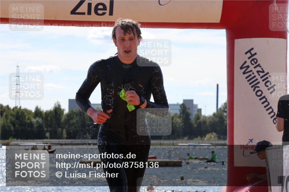 07.09.2025 - 19. Norderstedt Triathlon Luisa Fischer http://msf.ph/oto/8758136 07.09.2025 13:35:36 Schwimmen 1013, 1025 meine-sportfotos.de