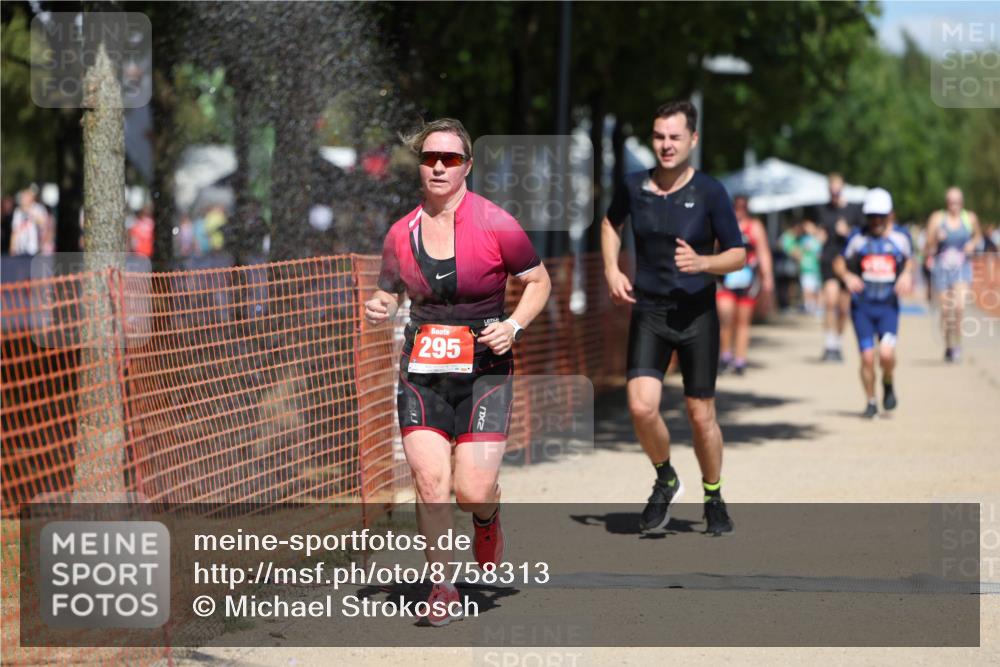 07.09.2025 - 19. Norderstedt Triathlon Michael Strokosch http://msf.ph/oto/8758313 07.09.2025 13:13:59 Laufen 171, 295, 1376 meine-sportfotos.de