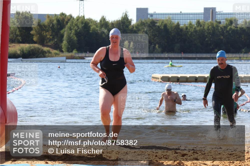 07.09.2025 - 19. Norderstedt Triathlon Luisa Fischer http://msf.ph/oto/8758382 07.09.2025 11:50:03 Schwimmen 757, 762 meine-sportfotos.de