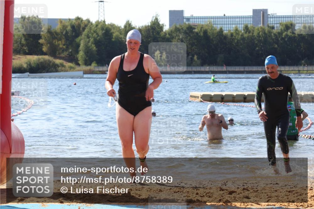 07.09.2025 - 19. Norderstedt Triathlon Luisa Fischer http://msf.ph/oto/8758389 07.09.2025 11:50:03 Schwimmen 757, 762 meine-sportfotos.de