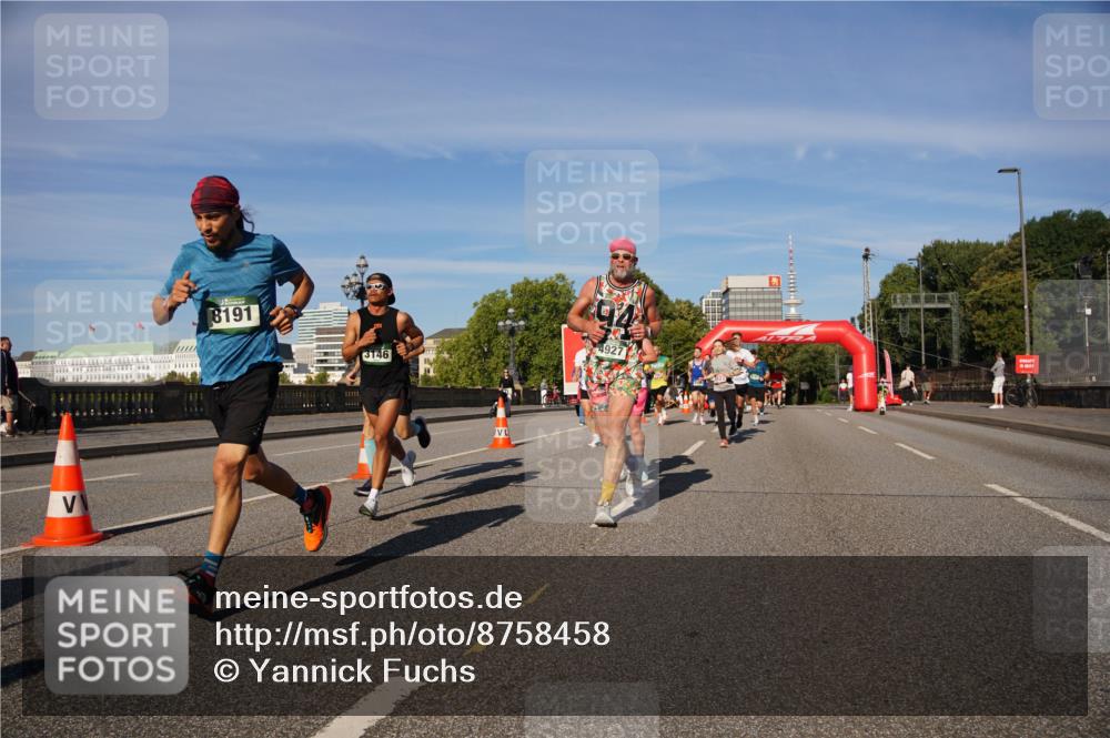 07.09.2025 - BARMER Alsterlauf Yannick Fuchs http://msf.ph/oto/8758458 07.09.2025 09:39:07 Laufen 111111, 8191, 3146, 94, 4927 meine-sportfotos.de