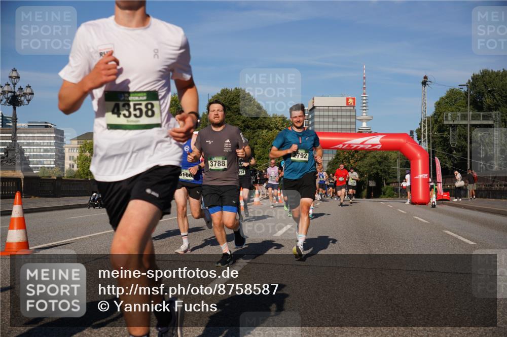 07.09.2025 - BARMER Alsterlauf Yannick Fuchs http://msf.ph/oto/8758587 07.09.2025 09:39:10 Laufen 4358, 6166, 3788, 724, 2792 meine-sportfotos.de
