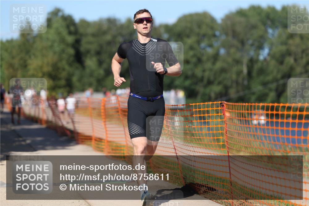 07.09.2025 - 19. Norderstedt Triathlon Michael Strokosch http://msf.ph/oto/8758611 07.09.2025 14:56:26 Laufen 877, 982 meine-sportfotos.de