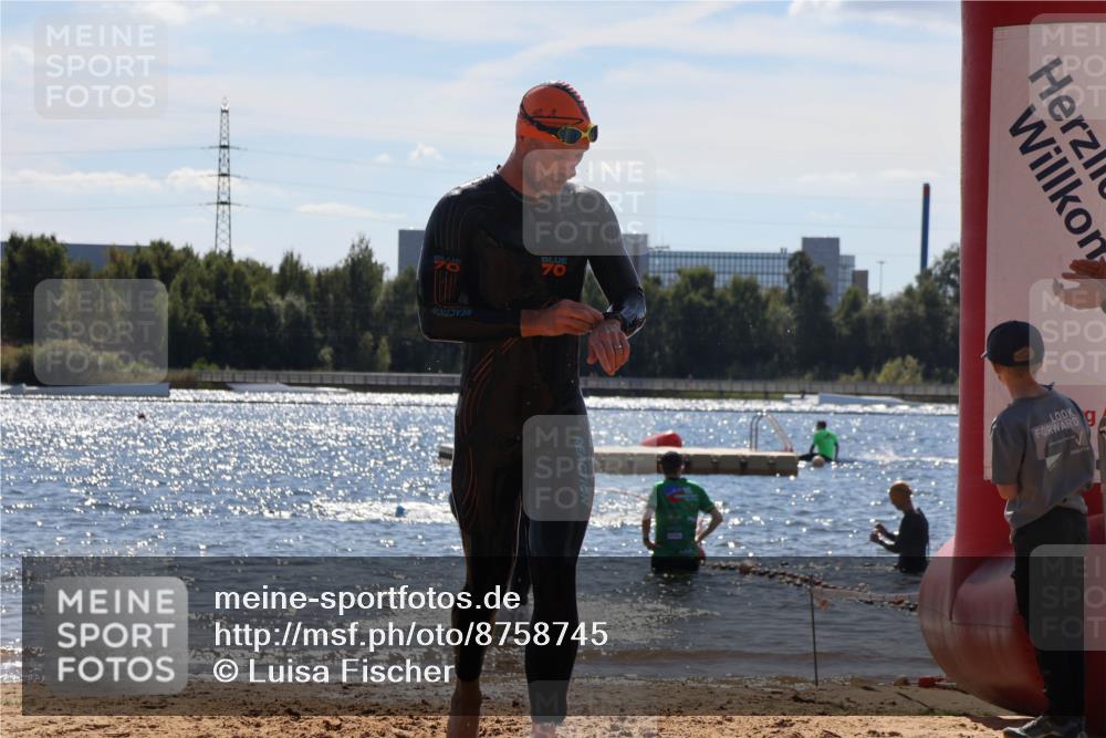 07.09.2025 - 19. Norderstedt Triathlon Luisa Fischer http://msf.ph/oto/8758745 07.09.2025 13:39:16 Schwimmen 977, 1000 meine-sportfotos.de