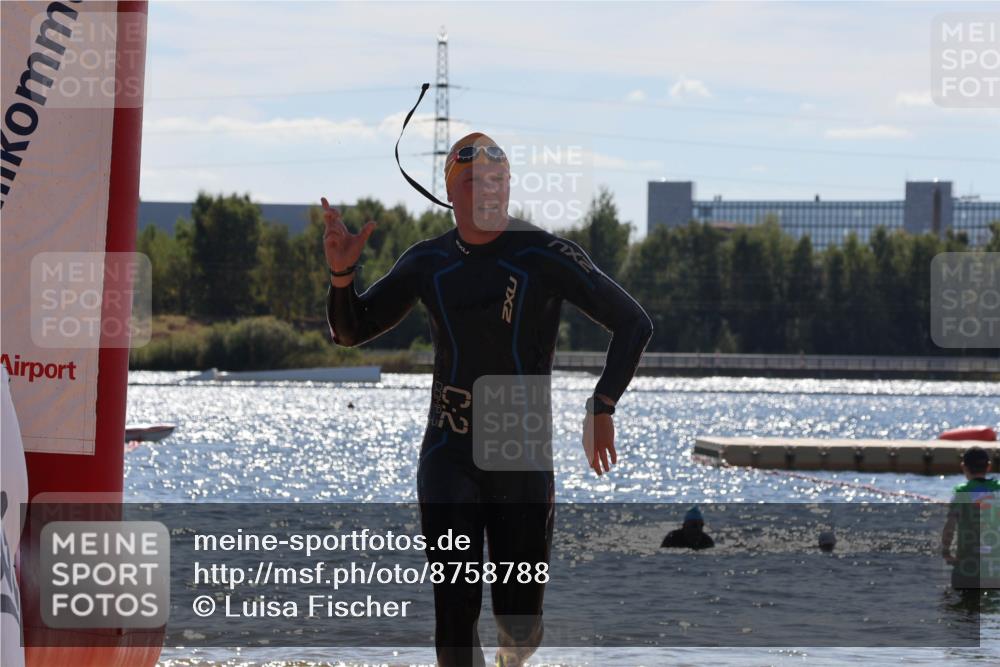 07.09.2025 - 19. Norderstedt Triathlon Luisa Fischer http://msf.ph/oto/8758788 07.09.2025 13:39:23 Schwimmen 411, 1000 meine-sportfotos.de