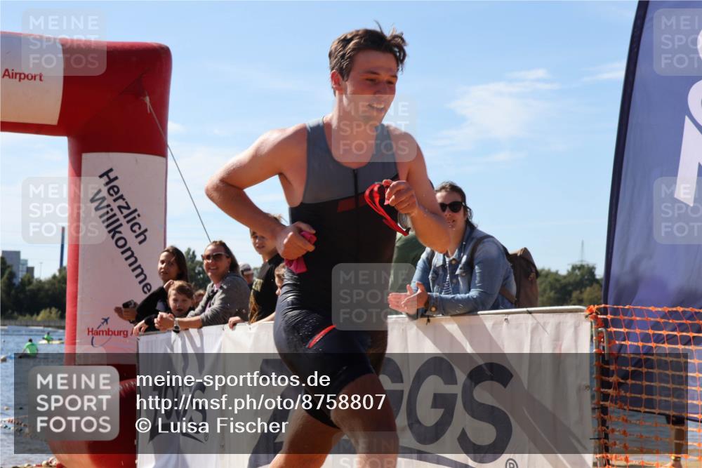 07.09.2025 - 19. Norderstedt Triathlon Luisa Fischer http://msf.ph/oto/8758807 07.09.2025 11:51:07 Schwimmen 218 meine-sportfotos.de