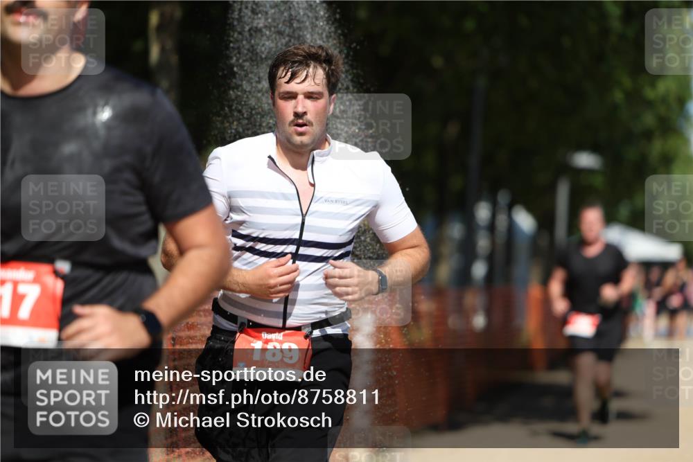 07.09.2025 - 19. Norderstedt Triathlon Michael Strokosch http://msf.ph/oto/8758811 07.09.2025 13:14:22 Laufen 189, 219, 706, 717 meine-sportfotos.de