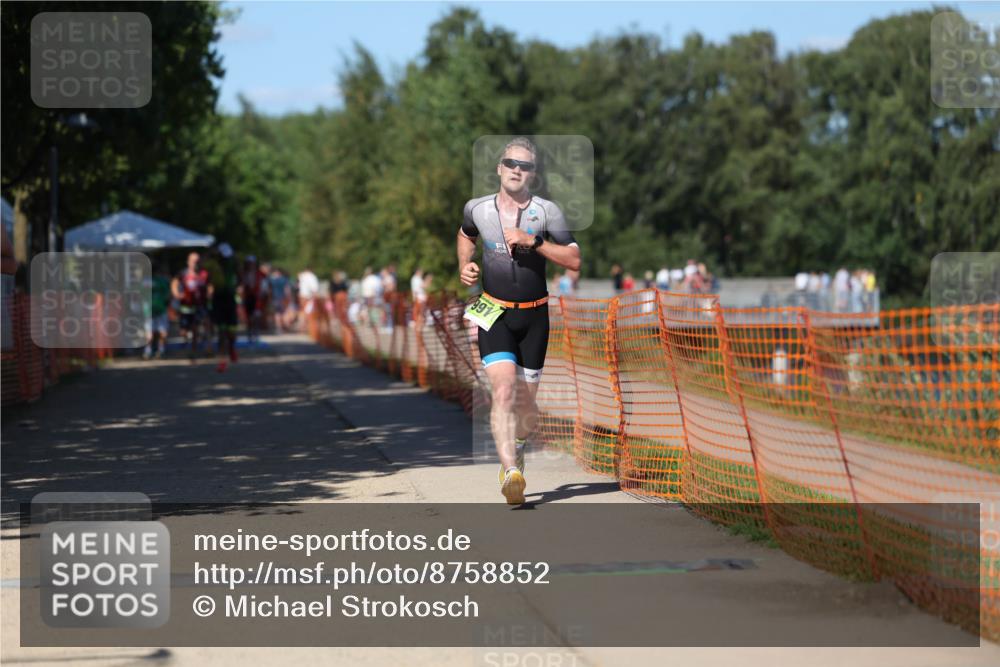 07.09.2025 - 19. Norderstedt Triathlon Michael Strokosch http://msf.ph/oto/8758852 07.09.2025 14:56:39 Laufen 991, 1007 meine-sportfotos.de