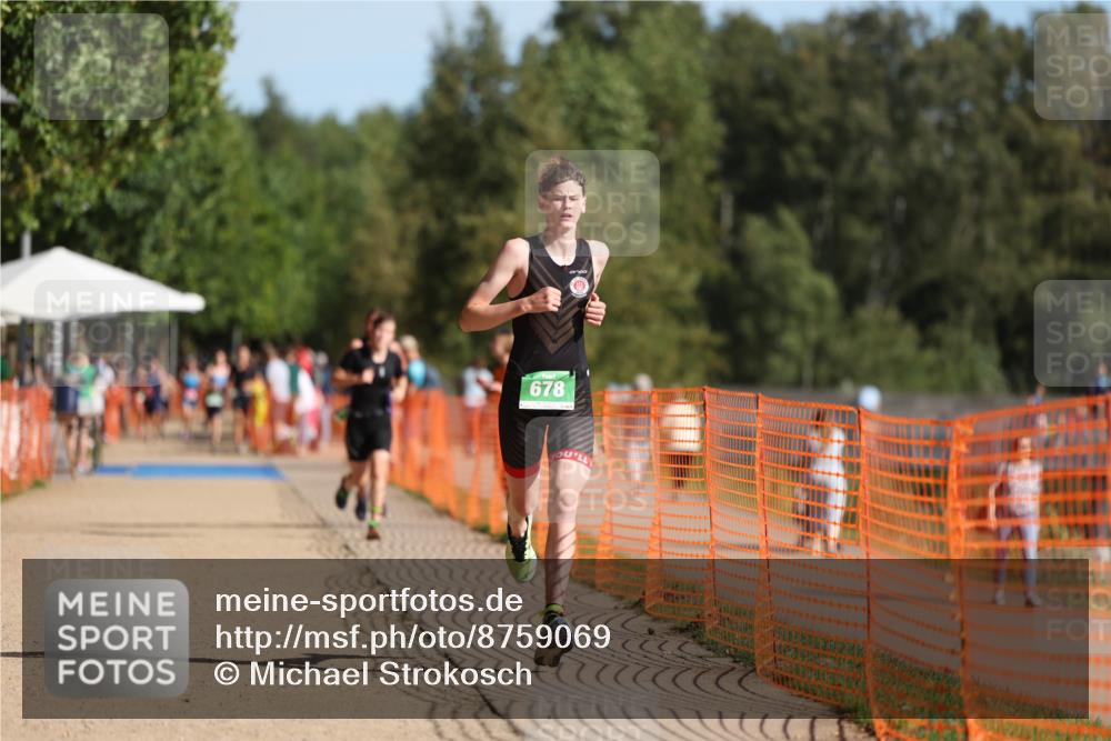 07.09.2025 - 19. Norderstedt Triathlon Michael Strokosch http://msf.ph/oto/8759069 07.09.2025 10:44:31 Laufen 637, 678 meine-sportfotos.de