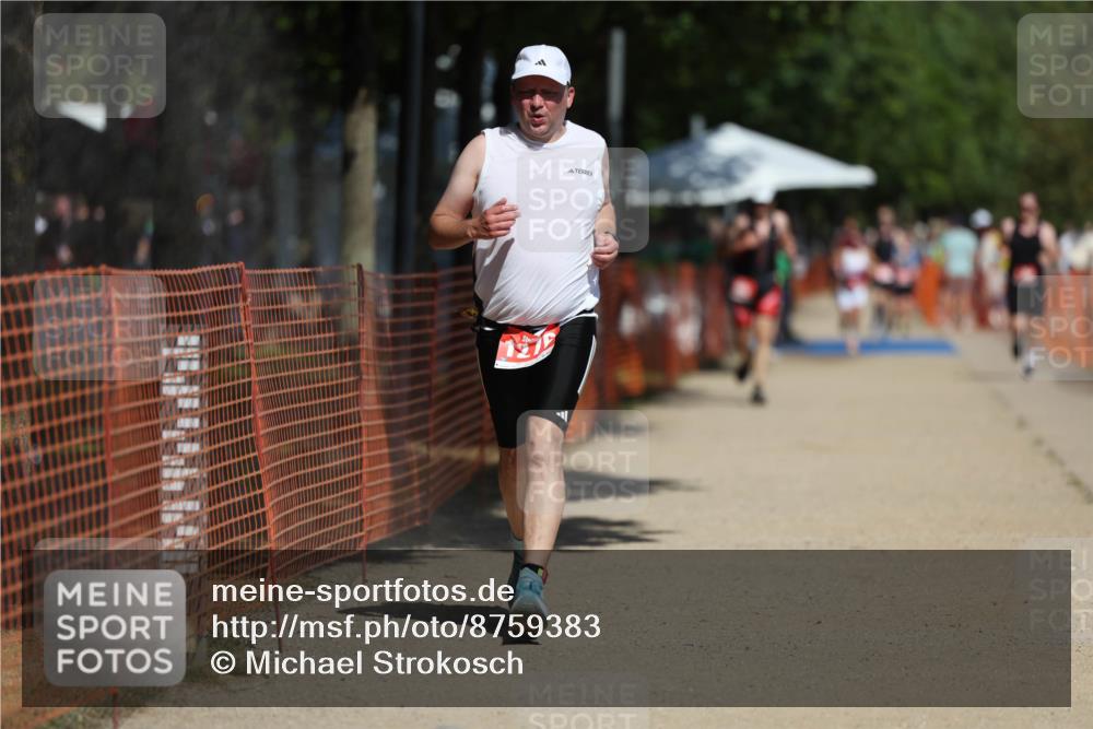 07.09.2025 - 19. Norderstedt Triathlon Michael Strokosch http://msf.ph/oto/8759383 07.09.2025 12:52:36 Laufen 1276 meine-sportfotos.de