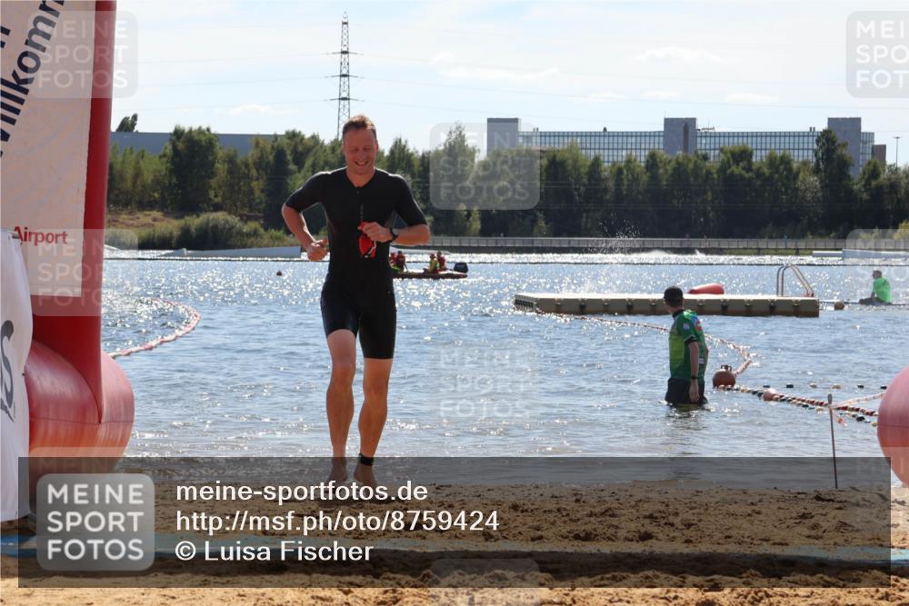 07.09.2025 - 19. Norderstedt Triathlon Luisa Fischer http://msf.ph/oto/8759424 07.09.2025 13:47:39 Schwimmen 427 meine-sportfotos.de