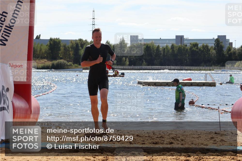 07.09.2025 - 19. Norderstedt Triathlon Luisa Fischer http://msf.ph/oto/8759429 07.09.2025 13:47:39 Schwimmen 427 meine-sportfotos.de