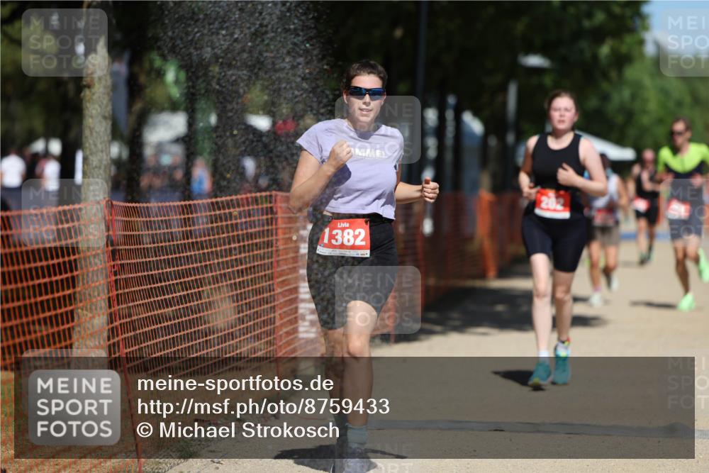 07.09.2025 - 19. Norderstedt Triathlon Michael Strokosch http://msf.ph/oto/8759433 07.09.2025 13:14:56 Laufen 262, 275, 1264, 1382 meine-sportfotos.de